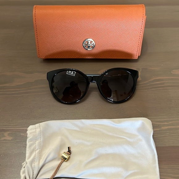 Round frame Tory Burch Sunglasses - Picture 2 of 5